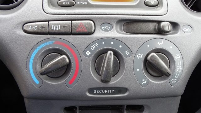 TOYOTA Yaris usata 81