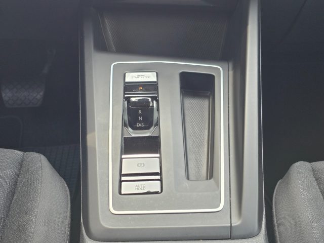 VOLKSWAGEN Golf usata, con USB