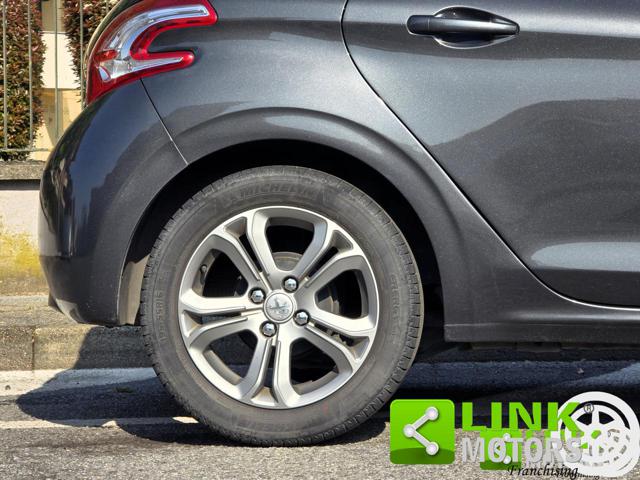 PEUGEOT 208 usata, con Touch screen