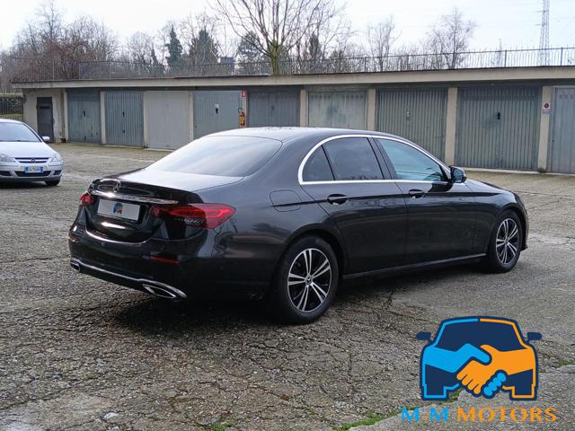 MERCEDES-BENZ E 220 usata, con Alzacristalli elettrici