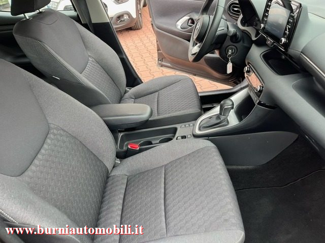 TOYOTA Yaris usata, con Bracciolo