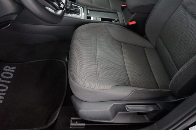 VOLKSWAGEN Golf usata, con Sensori di parcheggio anteriori