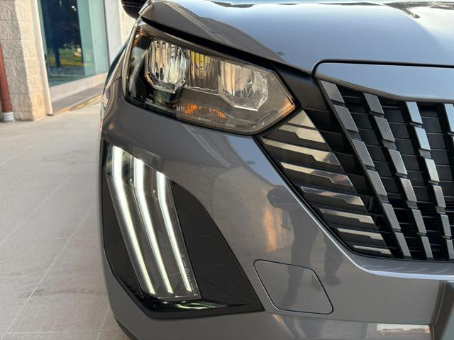 PEUGEOT 2008 usata, con Leve al volante