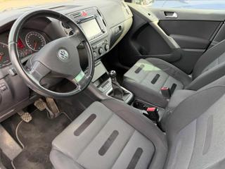 VOLKSWAGEN Tiguan usata, con Autoradio
