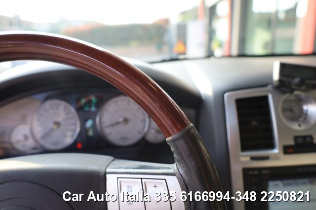 CHRYSLER 300C usata, con Touch screen