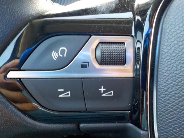 PEUGEOT 2008 usata, con USB