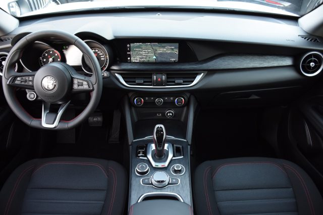 ALFA ROMEO Stelvio usata, con Cerchi in lega