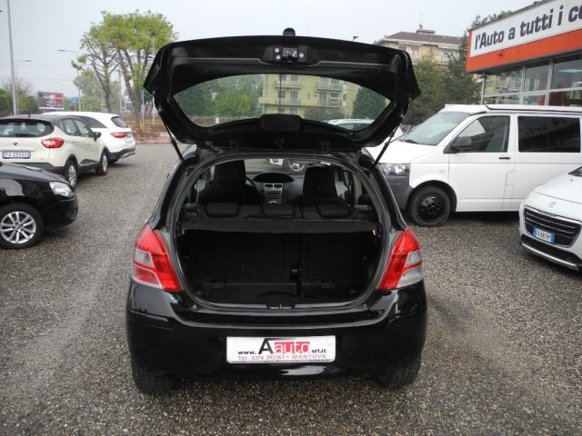 TOYOTA Yaris usata 39
