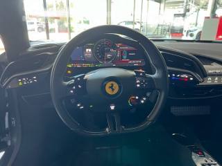 FERRARI SF90 usata, con USB