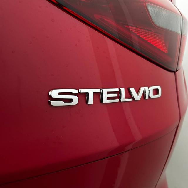 ALFA ROMEO Stelvio usata, con Specchietti laterali elettrici