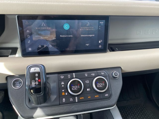 LAND ROVER Defender usata, con Autoradio digitale