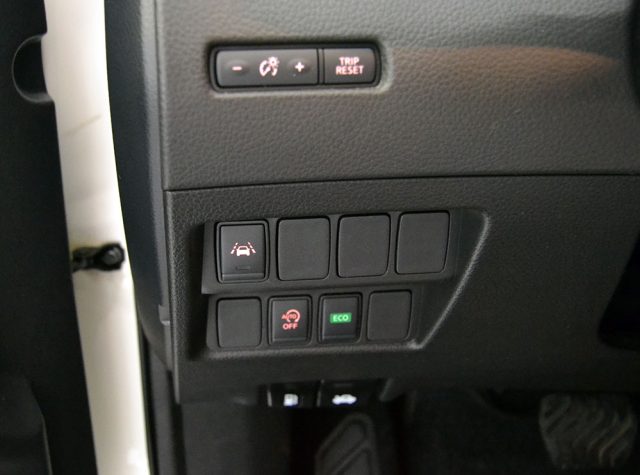 NISSAN Qashqai usata, con Controllo automatico clima