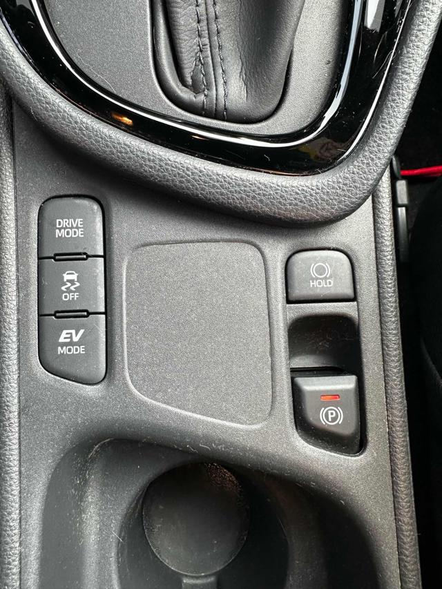 TOYOTA Yaris usata, con USB