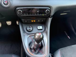 TOYOTA Yaris usata, con Servosterzo