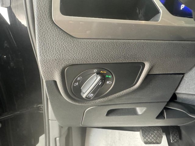 VOLKSWAGEN Touran usata, con Leve al volante