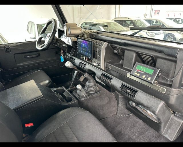 LAND ROVER Defender usata 11
