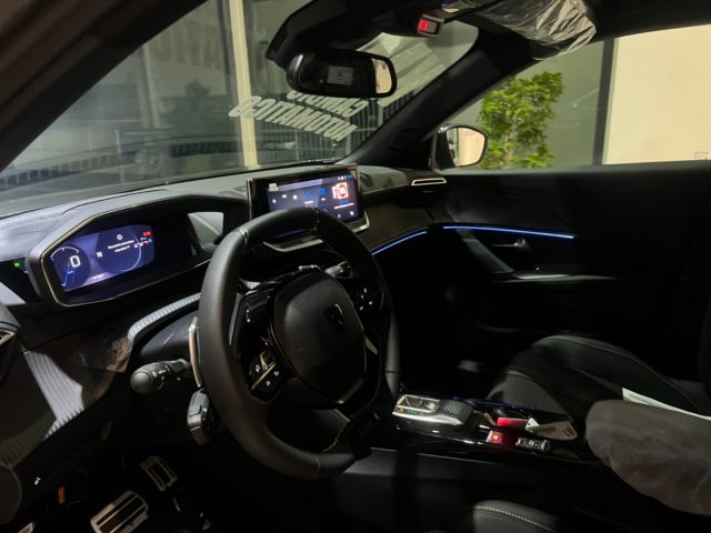 PEUGEOT 2008 usata, con Sistema di navigazione