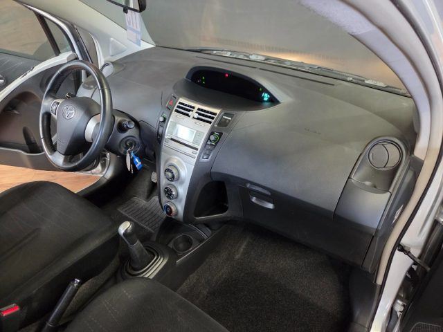 TOYOTA Yaris usata 13