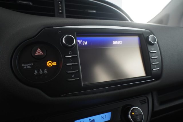 TOYOTA Yaris usata 8