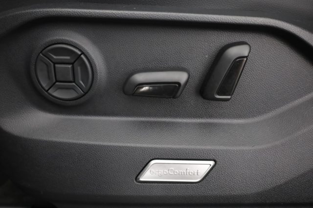 VOLKSWAGEN Touareg usata 13