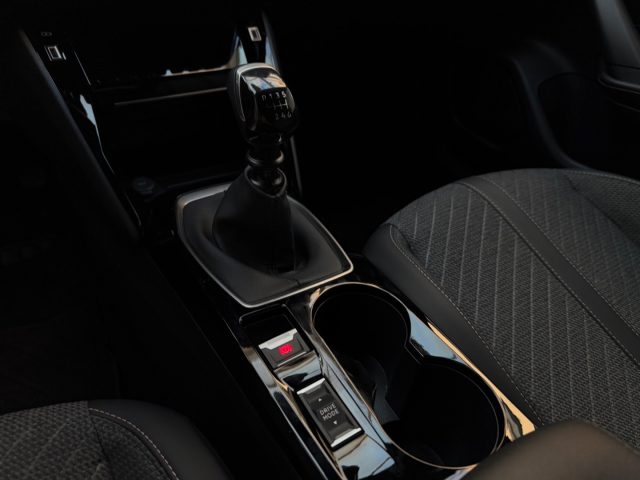 PEUGEOT 2008 usata, con Sensori di parcheggio anteriori