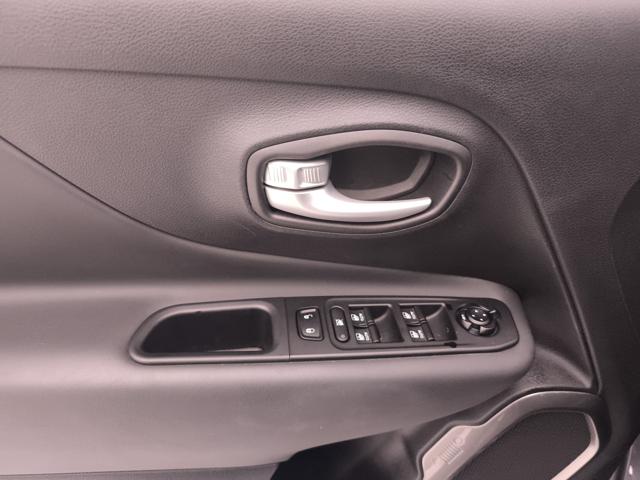 JEEP Renegade usata, con USB