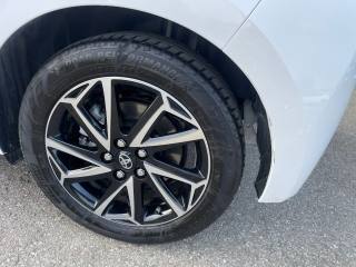 TOYOTA Yaris usata, con Fari LED