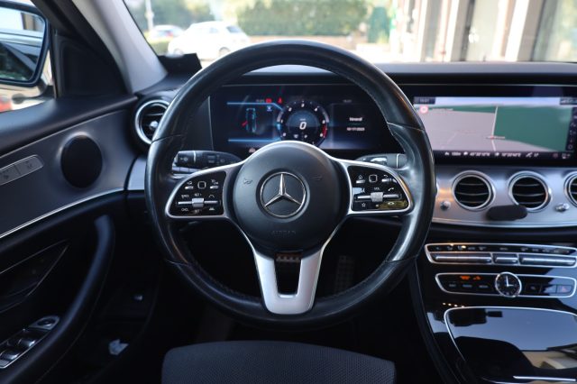 MERCEDES-BENZ E 220 usata, con Regolazione elettrica sedili