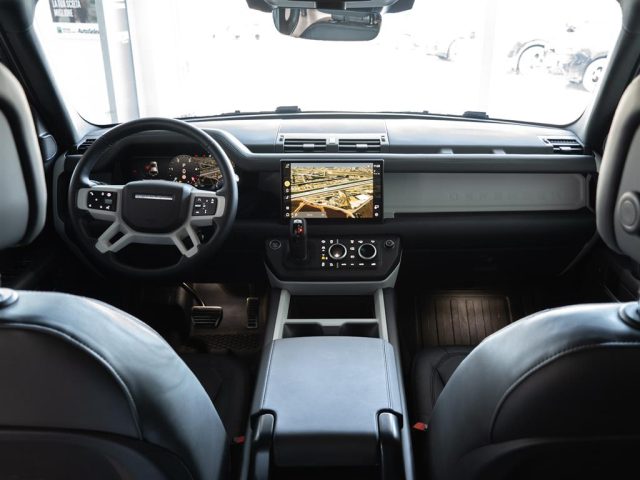 LAND ROVER Defender usata 23