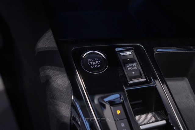 PEUGEOT 3008 usata, con Controllo elettronico della corsia