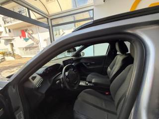 PEUGEOT 2008 usata, con Volante multifunzione