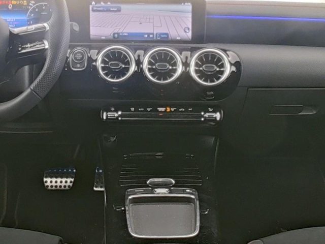 MERCEDES-BENZ CLA 180 usata, con Autoradio