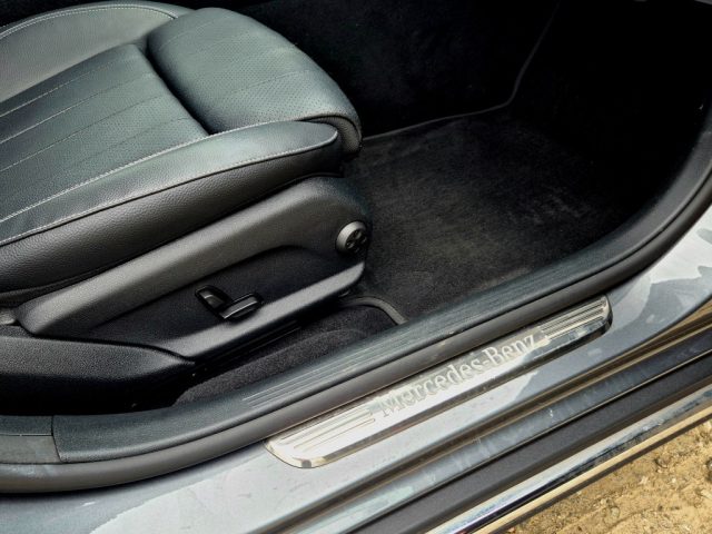 MERCEDES-BENZ E 220 usata, con USB