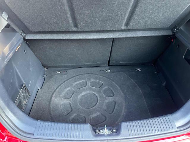 KIA Rio usata, con Sedile posteriore sdoppiato