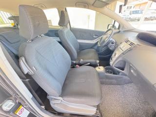 TOYOTA Yaris usata 33