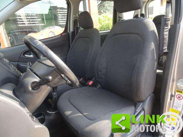 TOYOTA Yaris usata, con Luci diurne