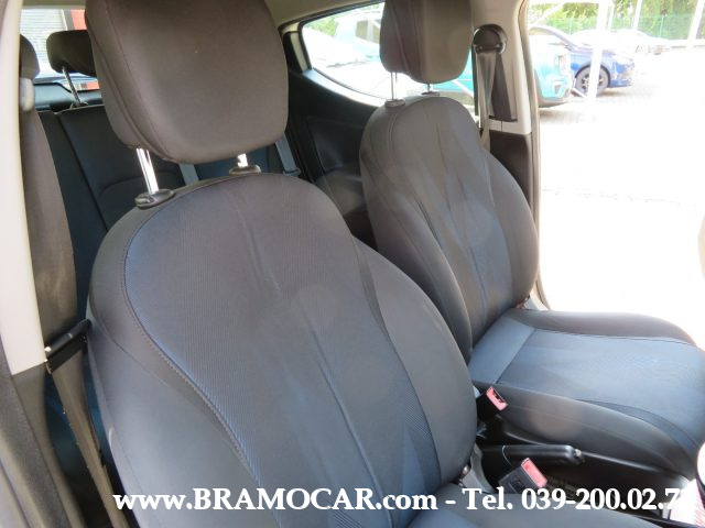 LANCIA Ypsilon usata, con Hill holder