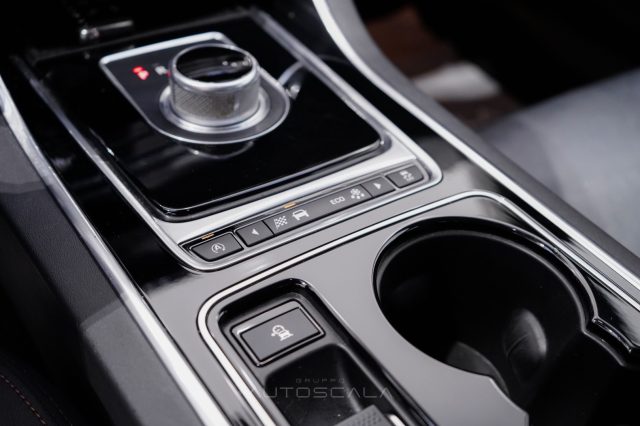 JAGUAR XE usata, con Volante multifunzione