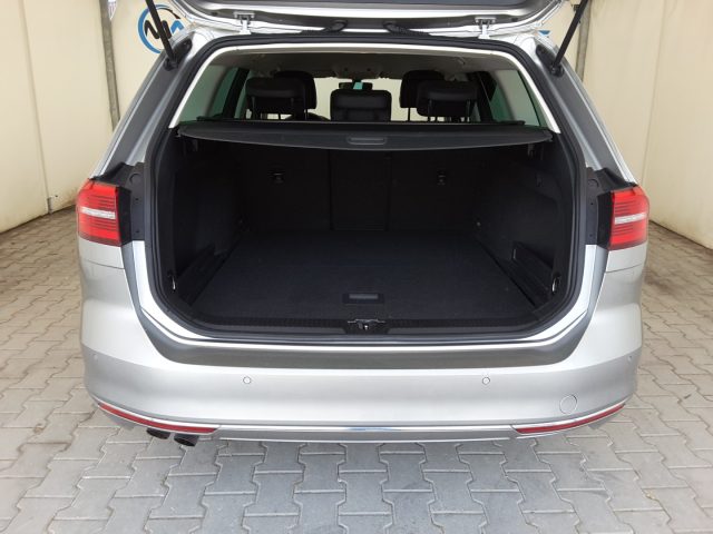VOLKSWAGEN Passat Variant usata, con Servosterzo
