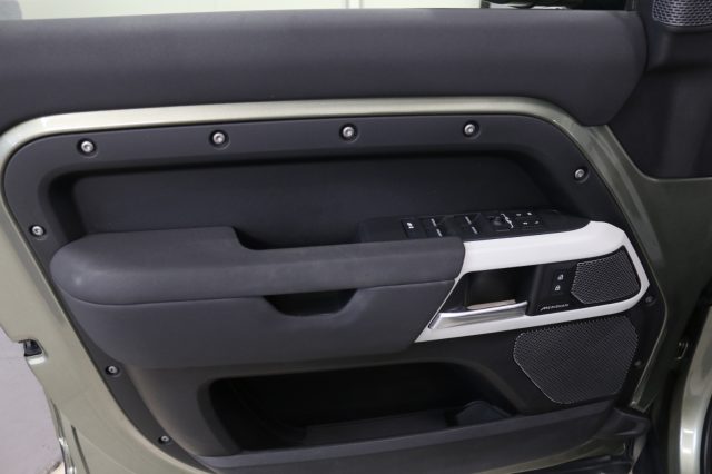LAND ROVER Defender usata, con Riconoscimento dei segnali stradali