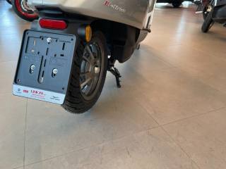 VESPA Elettrica usata 13