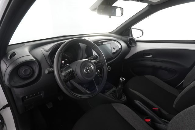 TOYOTA Aygo X usata 7