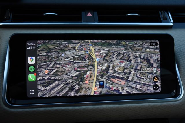 LAND ROVER Range Rover Velar usata, con MP3