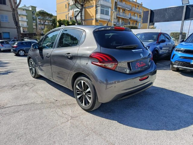 PEUGEOT 208 usata, con Alzacristalli elettrici