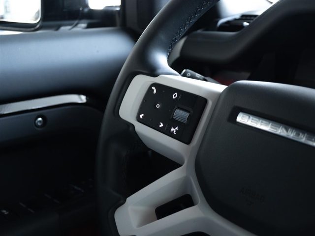 LAND ROVER Defender usata, con Monitoraggio pressione pneumatici