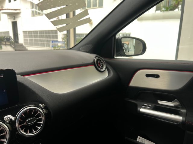 MERCEDES-BENZ GLA 180 usata, con Volante in pelle