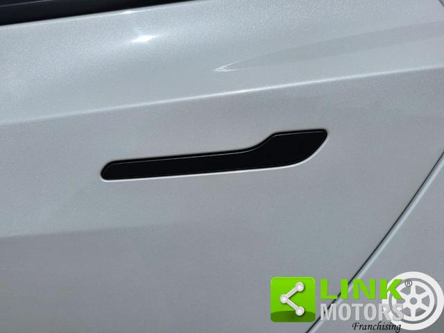 TESLA Model 3 usata, con Riconoscimento dei segnali stradali