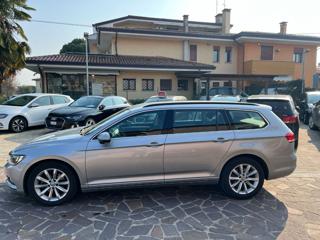 VOLKSWAGEN Passat Variant usata, con Autoradio