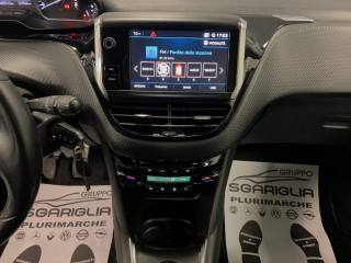 PEUGEOT 208 usata, con Volante in pelle