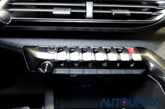 PEUGEOT 3008 usata, con Volante multifunzione